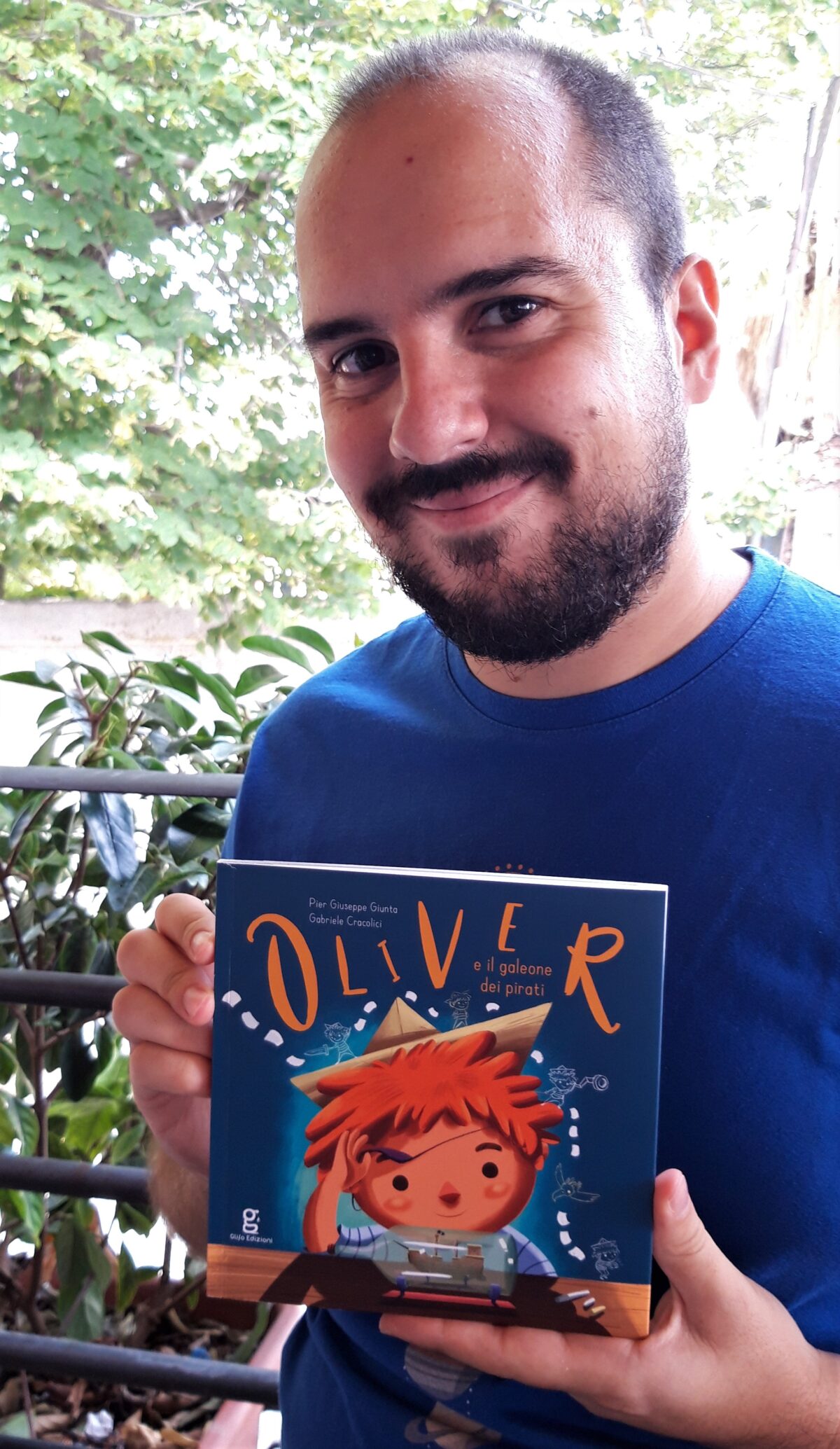 Pier Giuseppe Giunta mostra il suo libro "Oliver e il galeone dei pirati"