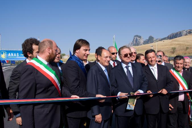 Viabilità, Catanzaro attacca: “SS118 allo sfascio, il governo intervenga subito”