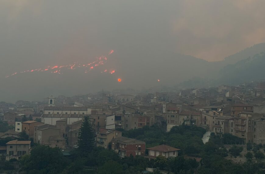Santo Stefano Quisquina: disastro senza precedenti, paese assediato dalle fiamme